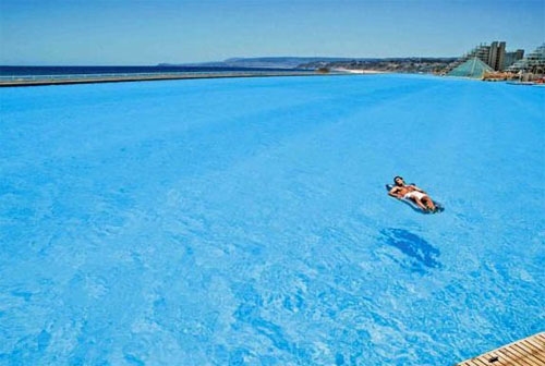 智利南部海滨城市 世界上最大的游泳池_中华室